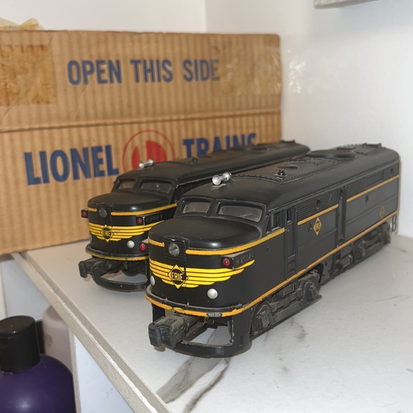 Lionel Trains Other - Vintage LIONEL Train O Gauge 2032 Postwar Erie Diesel Engine Set with Box